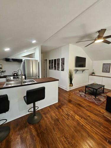 Cozy 2 Bedroom 2Bath Guest House