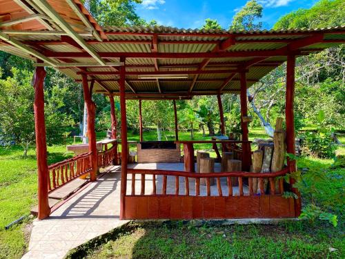 Létesítmények, TROPICAL HOUSE in Limon