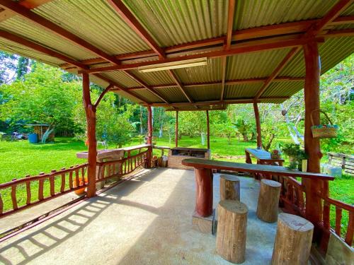 A környék, TROPICAL HOUSE in Limon