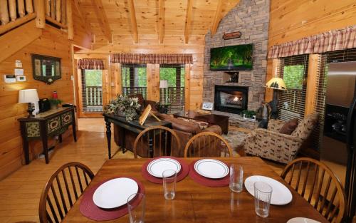 Simply Amazing - Game Tables and Hot Tub - image 3