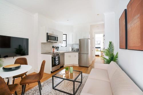 1290-16 New Renovated 2 Bedrooms in UES in New York, Vereinigte Staaten von Amerika