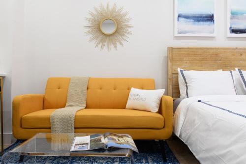 1597-9 Renovated Studio Prime UES WD in unit, New York (Foto 7)