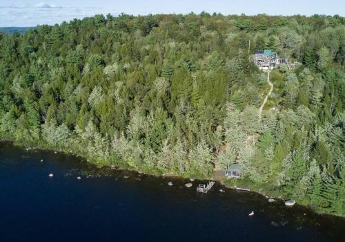 The Eagle's Landing on Minamkeak Lake - A Serene Escape in บริดจ์วอเตอร์