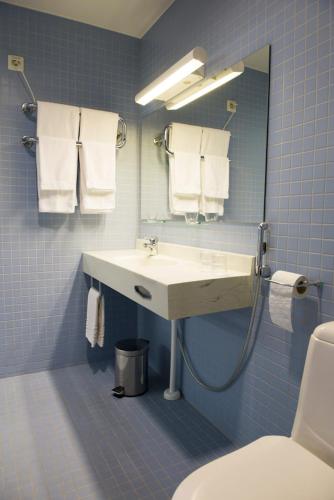 new lively 4 bedroom home near city centre