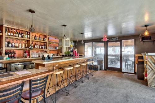 餐廳, 貝克特酒店-BW精選 (Hotel Becket, BW Signature Collection) in 南太浩湖(CA)