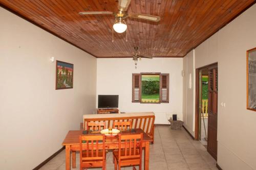 Erkély/terasz, Maison charmante à Gros-Morne avec terrasse et jardin (Maison charmante a Gros-Morne avec terrasse et jardin) in Gros-Morne