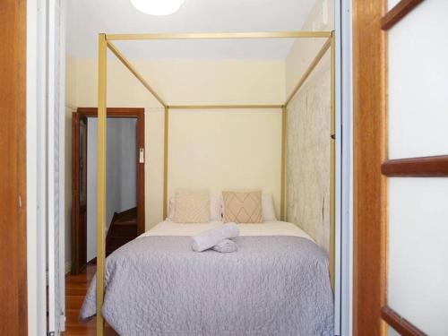 Central 4 BDRM Terrace with Office - image 3