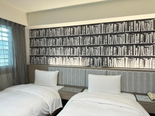 Twin Room image 3
