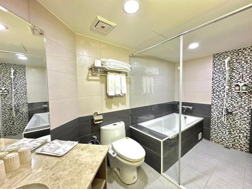 Exquisite Quadruple Room image 2
