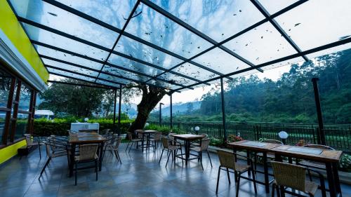 Westwood Riverside, Munnar