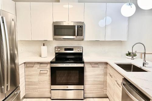 Luxury Modern Apartment in Heart of Quincy in Quincy, USA
