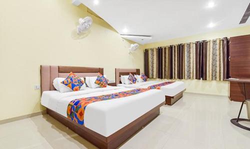 FabExpress Poonam Palace