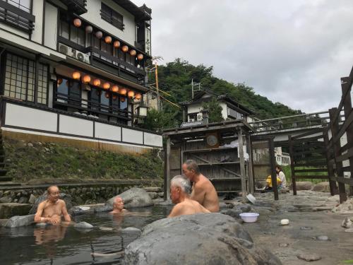 One of the best radon springs in the world Misasa Onsen A hot spring trip that makes you feel better when you stay over the morning three times 三朝町民泊