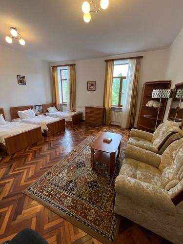 2 twin beds