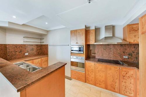 Large Two Bedroom BON21602 - image 11