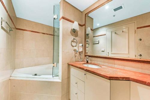 Large Two Bedroom BON21602 - image 4