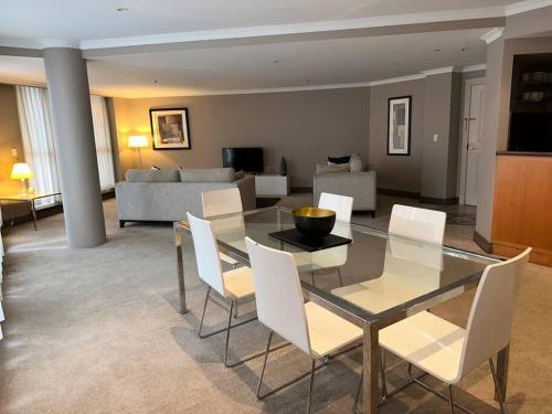 Large Two Bedroom BON21602 - image 9