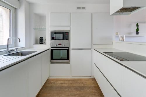 Kitchen, Magnifique T2 - Superbe Terrasse & Climatisation - Les Freres de la Loc' in 07. La Corniche