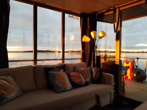 Wasserapartment Cityport - Schwimmende Ferienwohnung in Werder, Deutschland