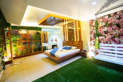 Hotel Dreamworld Las Pinas Room Type - Mega Suite