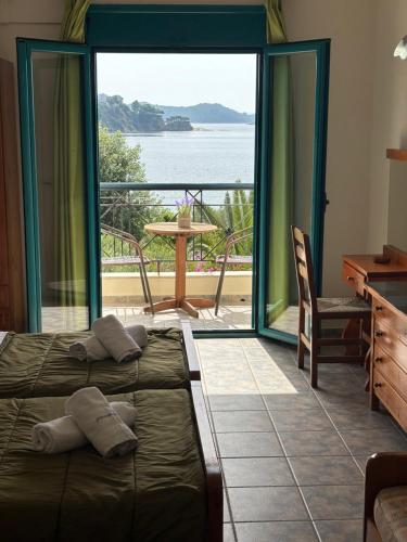 Studio with Sea View image 6