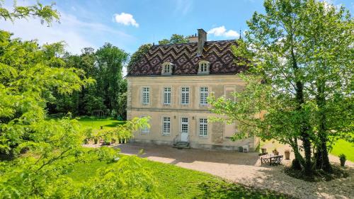 Écrin exclusif au sein d'un château en Bourgogne gîte à louer Longecourt-en-Plaine
