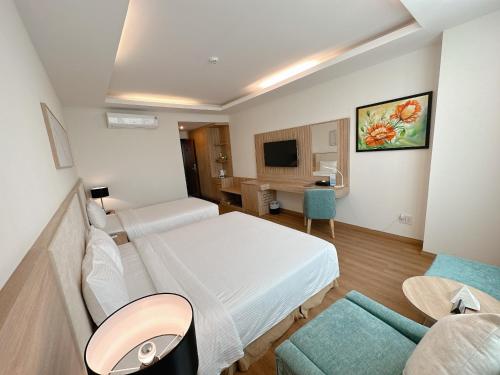 1 double bed, 1 twin bed