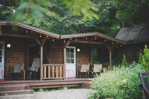 Premium villa glamping log cabin with stars and bonfire