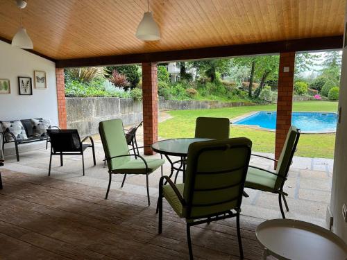 สระว่ายน้ำ, Torrinheira ~ Family Pool Villa and Woods in ฟิเกย์โร