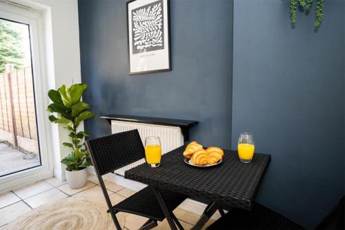 餐飲選擇, Lovely 2Bedroom Home in Haydock with Free Parking in 海多克