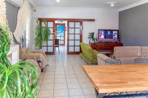 Közös társalgó / TV, ENTER hostel in Girne