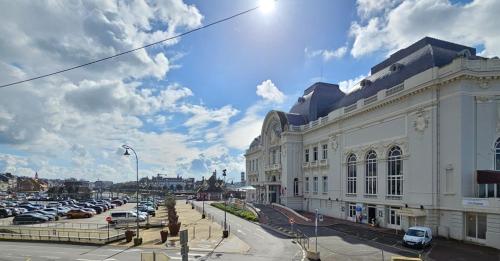 2 Pièces, face casino, 20 mètres plage, wifi. - Location saisonnière - Trouville-sur-Mer