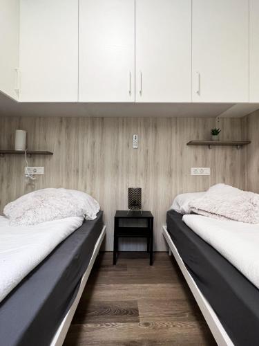 2 bedrooms, 4 beds