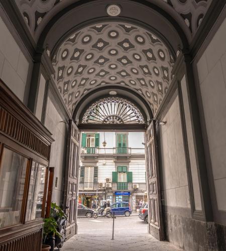 Eingang, Antica Dimora Pessina near Santa Maria dellAnimPurgatorio Ad Arco Kirche