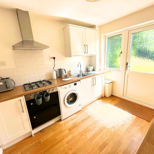 Newly refurbished 2 bed in Thame in 泰姆