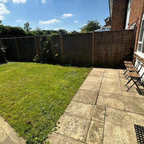 Newly refurbished 2 bed in Thame in 泰姆