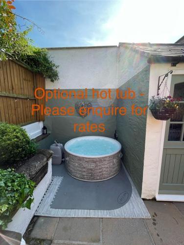 Overleigh Cottage, with optional Hot Tub hire