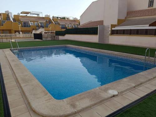 APARTAMENTO CON TERRAZA 50M2，500M A LA PLAYA in Arenales Del Sol