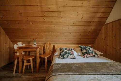 3 twin beds