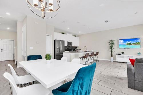 Family Resort - 4BR Home Near Disney - Private Pool BBQ! - image 3