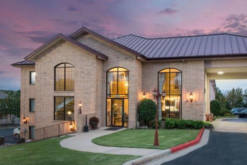 Super 8 by Wyndham Branson Andy Williams Theatre, Branson
