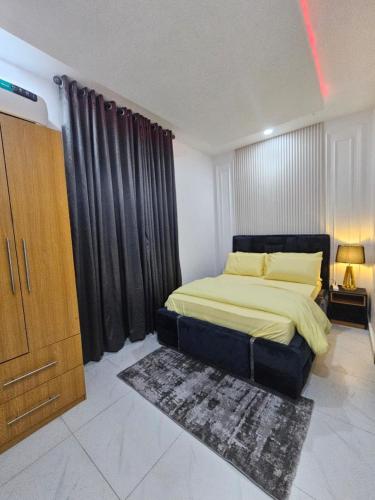 Three-Bedroom Apartment image 7