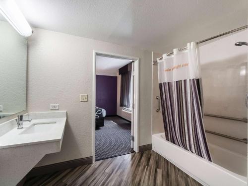 2 Double Beds, Mobility/Hearing Accessible Room, Tub w/ Grab Bars, Non-Smoking room in La Quinta Inn & Suites by Wyndham San Antonio Downtown