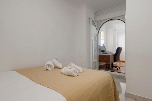Three-Bedroom Apartment room in Duplex in Puerto Banus by Costarentals - Ref M40