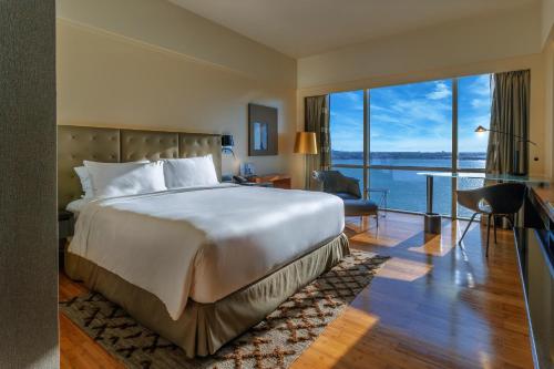 Club King Room Sea view rooms, complimentary access to private beach, 3 temperature-controlled pools, olympic swimming pool, kids' club, kids' park and inflatable waterpark image 10