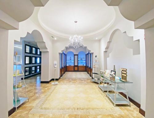 Upstay: Family-friendly 2BR Condo with Spa & Pool - 스파