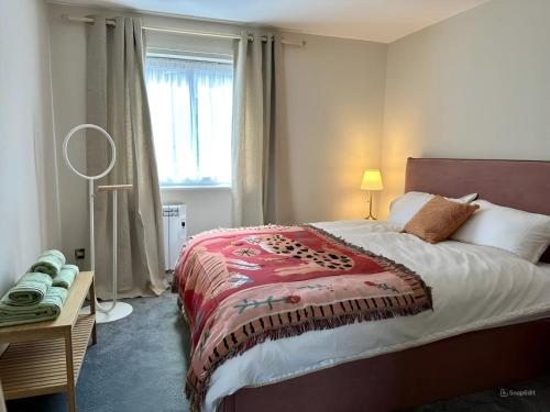 Central (yet tranquil) modern apartment with free Parking. Located in York's historical building, York