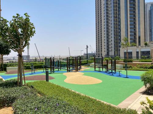 GLOBALSTAY Creek Edge Tower Elegant Apartments, Дубай (фото 9)