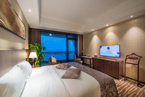 Grand Mercure Qingdao Qinglong - Tap to explore photos