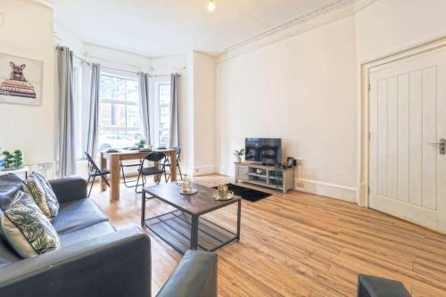 2 Bed Flat In Heart Of Kilburn With Full Kitchen London, Londyn